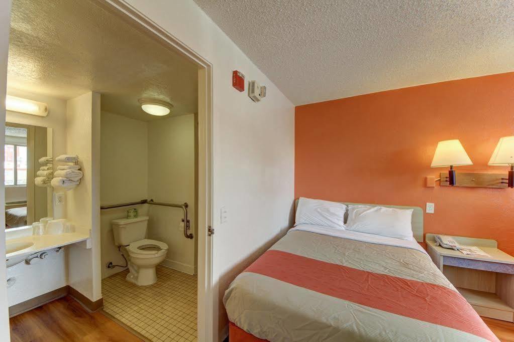 Red Roof Inn San Antonio Northeast - Rittiman Rd Екстер'єр фото