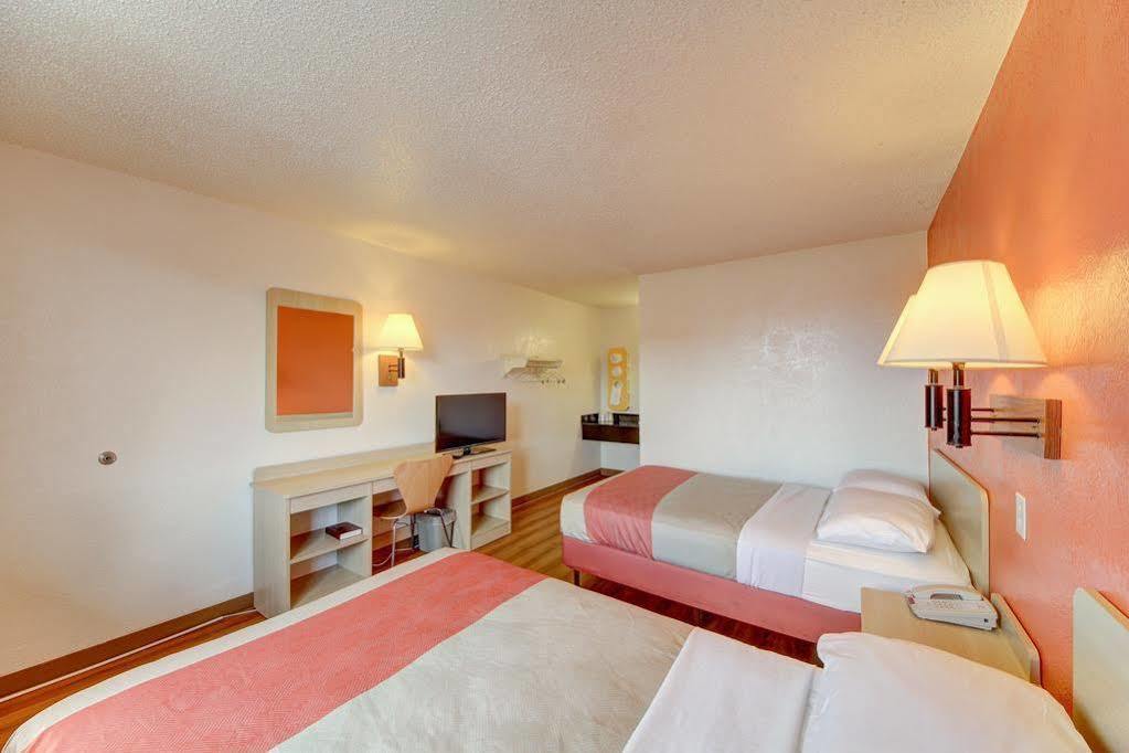 Red Roof Inn San Antonio Northeast - Rittiman Rd Екстер'єр фото
