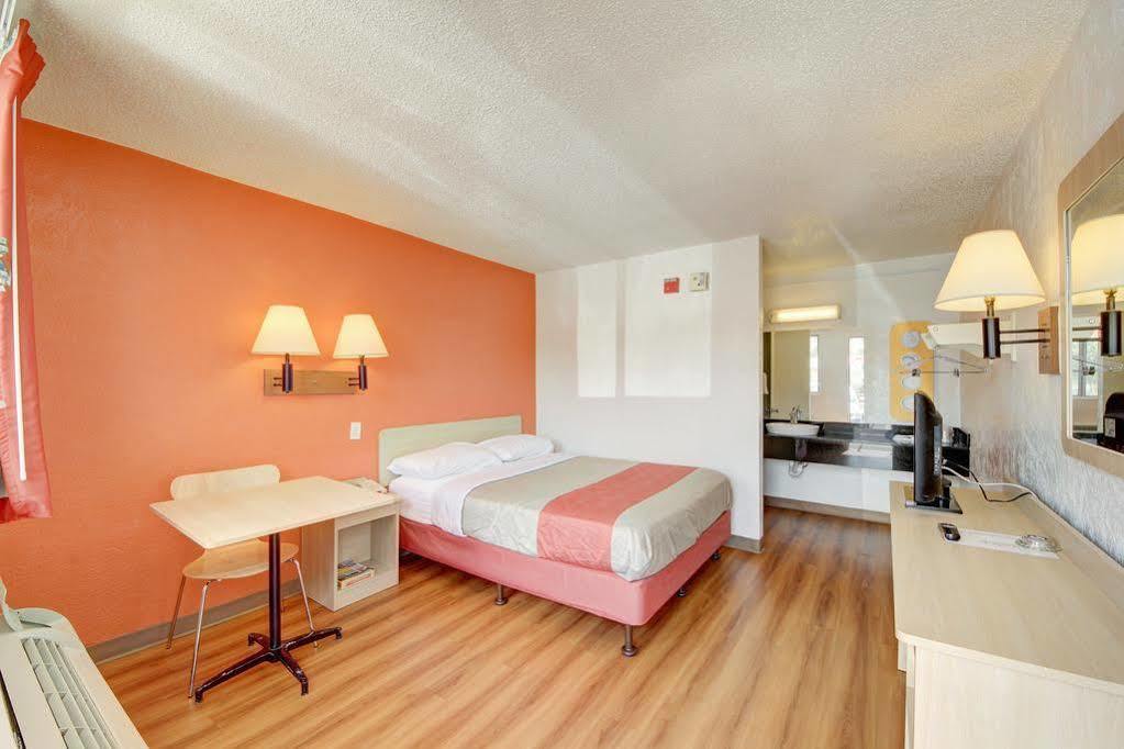 Red Roof Inn San Antonio Northeast - Rittiman Rd Екстер'єр фото