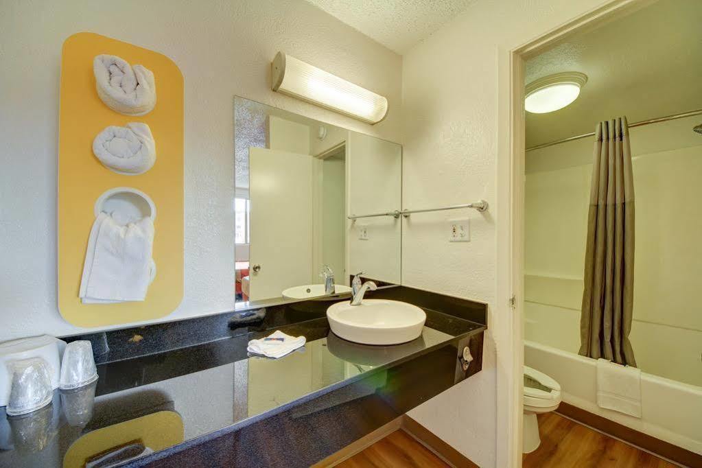 Red Roof Inn San Antonio Northeast - Rittiman Rd Екстер'єр фото