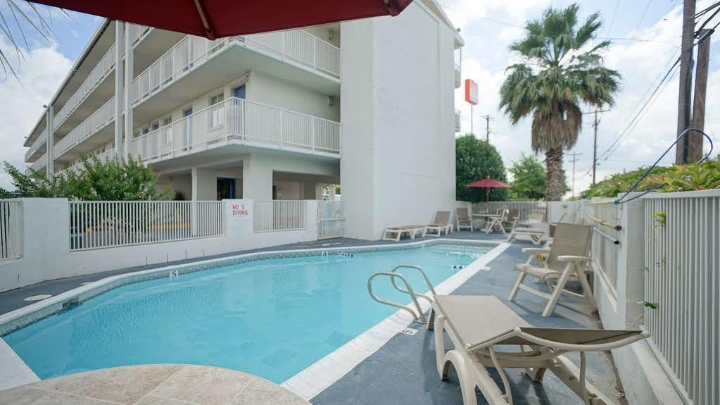 Red Roof Inn San Antonio Northeast - Rittiman Rd Екстер'єр фото